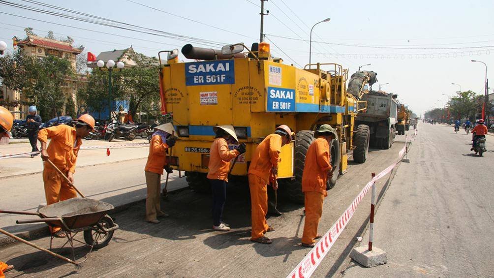 Cục Đường bộ Việt Nam đang rà soát 10.000km quốc lộ để phân cấp cho địa phương quản lý.
