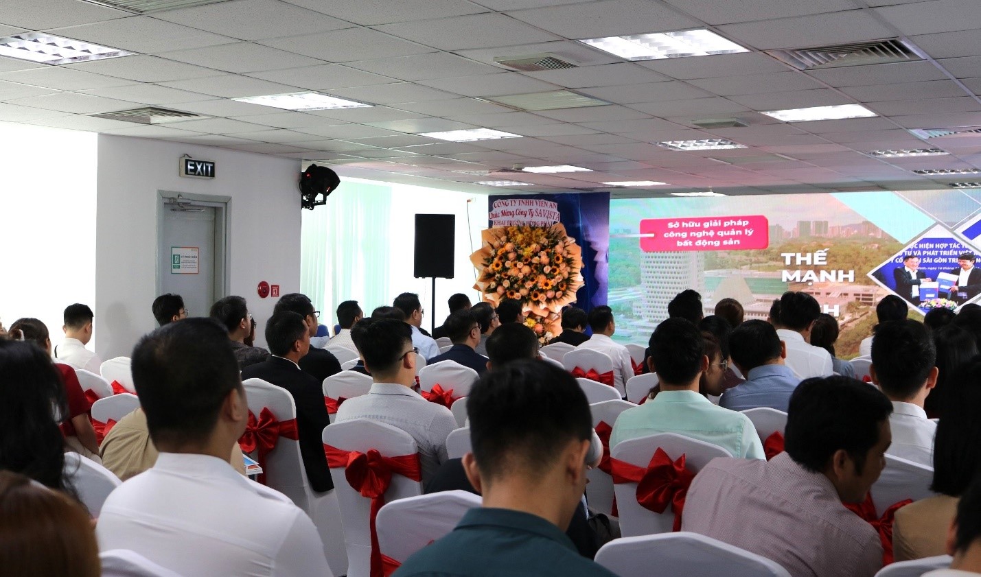 Toàn cảnh buổi ra mắt.