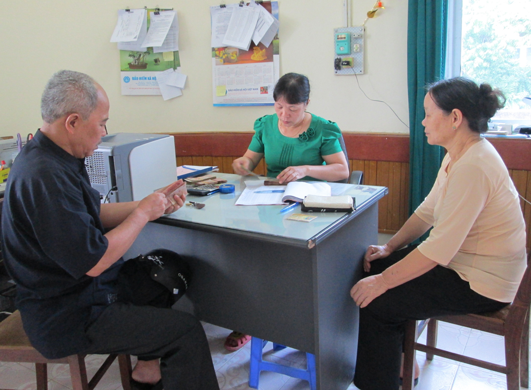  Cùng thời gian tham gia bảo hiểm xã hội  song tỷ lệ hưởng lương hưu của lao động nam và nữ có sự chênh lệch khi giảm năm đóng. Ảnh: Minh Hiếu.