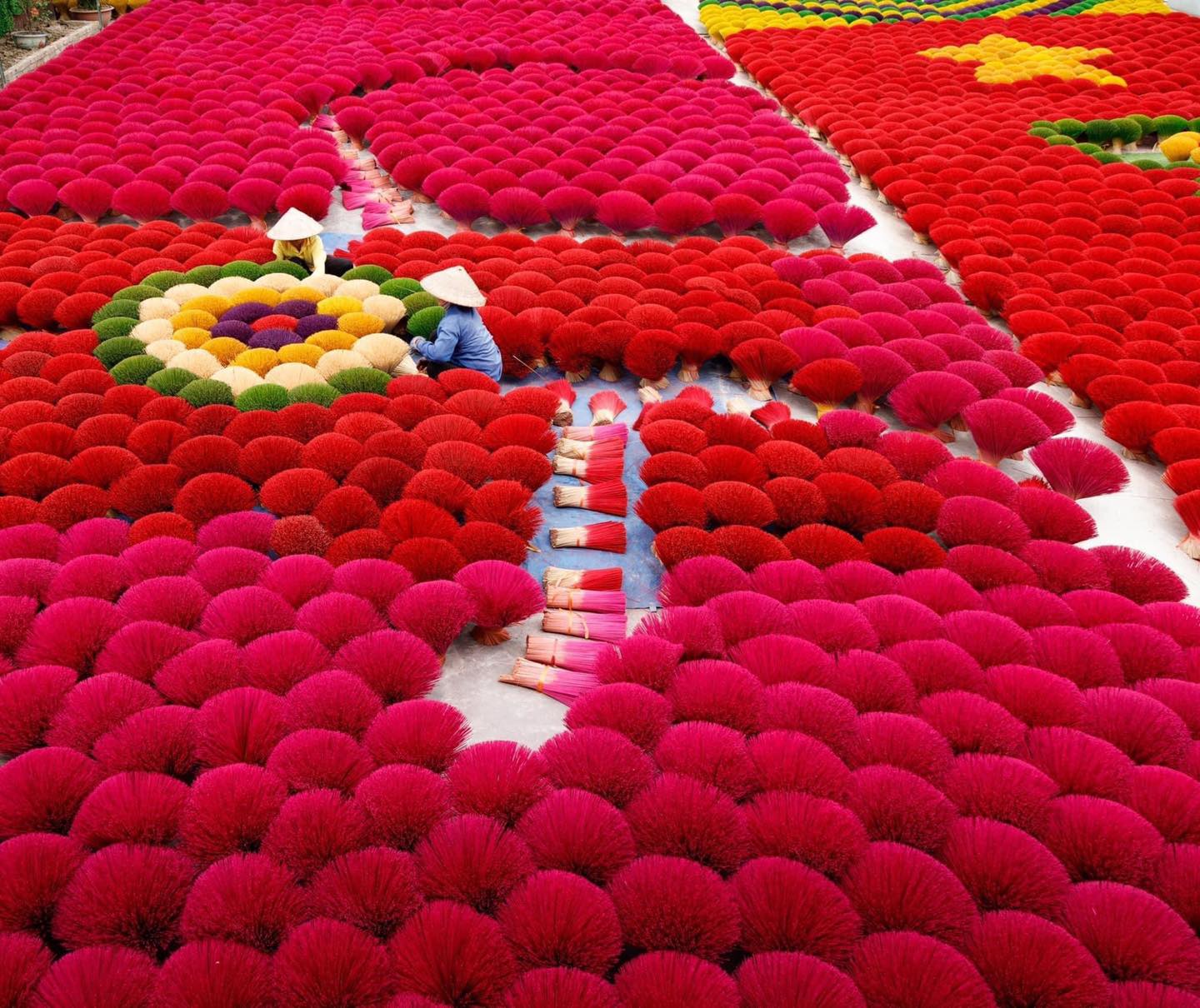 L&agrave;ng nghề tăm hương Quảng Ph&uacute; Cầu (huyện Ứng H&ograve;a, H&agrave; Nội). Ảnh: Hồng Ng&aacute;t.