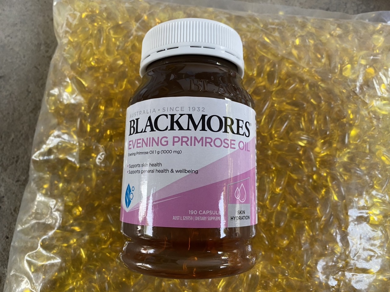 Đại diện nhãn hiệu Blackmores bước đầu nhận định sản phẩm Blackmores Evening Primrose Oil này có dấu hiệu làm giả 