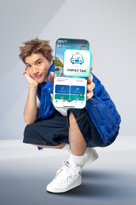 Rapper HieuThuHai gọi taxi tr&ecirc;n app ng&acirc;n h&agrave;ng BIDV.