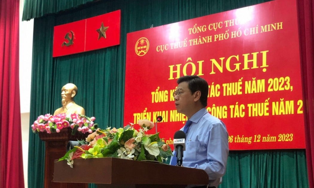 Phó Chủ tịch UBND TPHCM Nguyễn Văn Dũng biểu dương những nỗ lực của Cục Thuế TP.HCM đã hoàn thành và vượt chỉ tiêu nhiệm vụ đề ra.