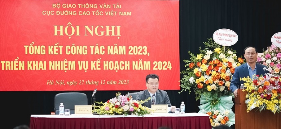 Thứ trưởng Bộ Giao thông vận tải Lê Đình Thọ phát biểu chỉ đạo tại hội nghị.