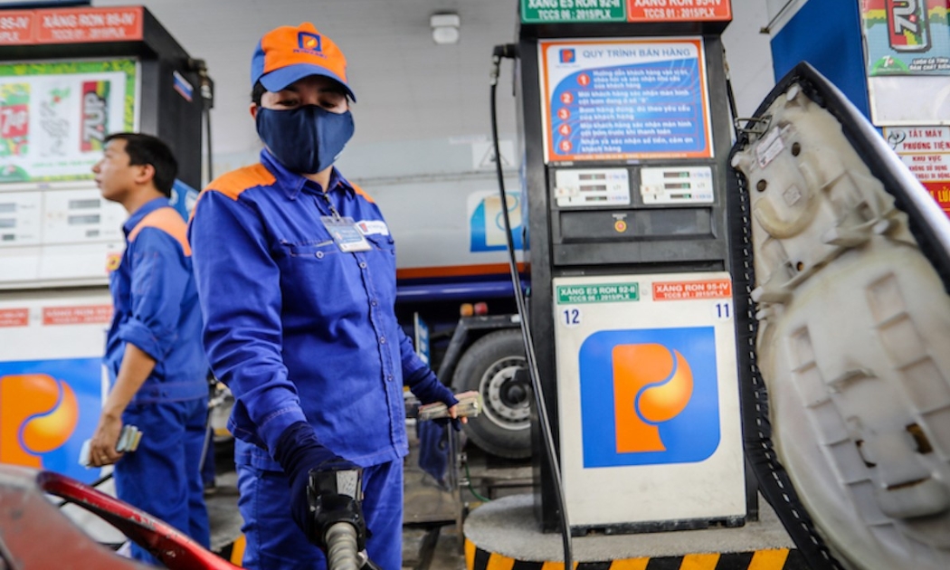 Doanh nghiệp xăng dầu vẫn lo ngại về chi phí đầu tư để xuất hóa đơn điện tử trong từng lần bán xăng - Ảnh minh hoạ