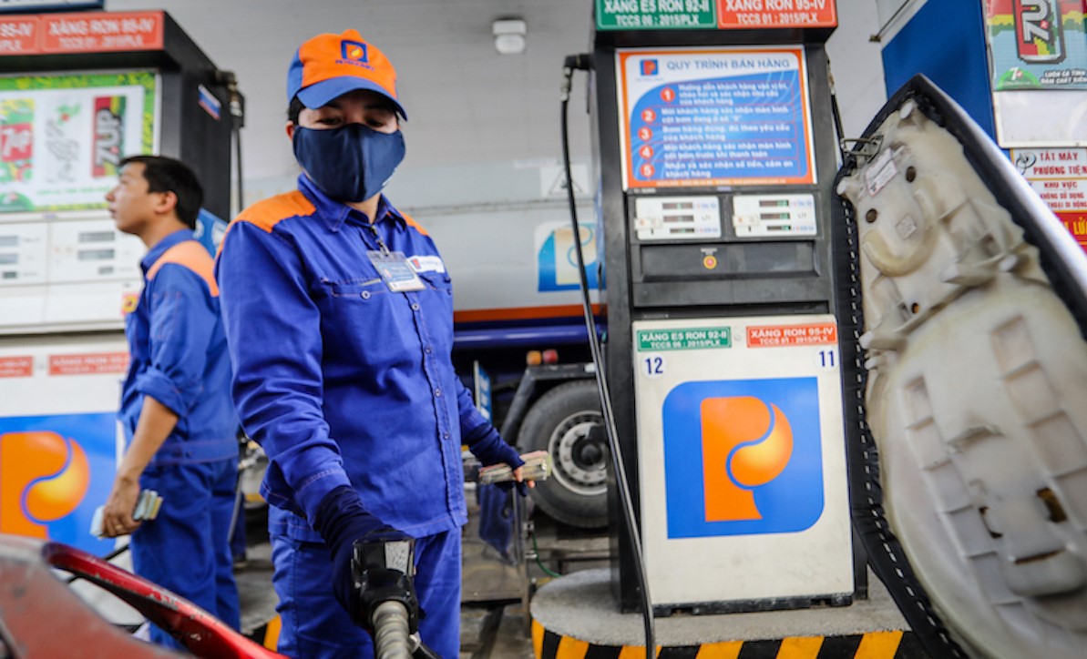 Doanh nghiệp xăng dầu vẫn lo ngại về chi phí đầu tư để xuất hóa đơn điện tử trong từng lần bán xăng  - Ảnh minh hoạ