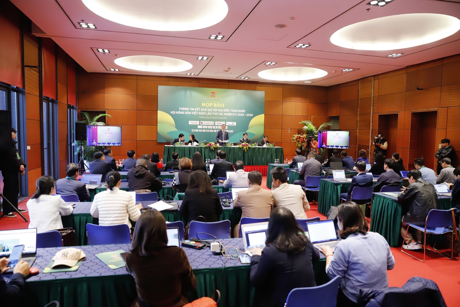 Quang cảnh họp b&aacute;o