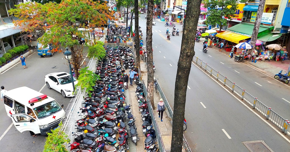 Gần 900 tuyến đường tại 5 khu vực của TP.HCM đủ điều kiện để sử dụng một phần vỉa hè làm điểm giữ xe, kinh doanh có thu phí - Ảnh minh hoạ