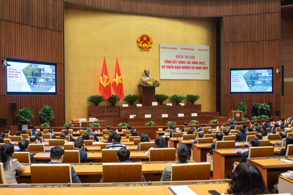 Hội nghị tổng kết c&ocirc;ng t&aacute;c năm 2023, triển khai nhiệm vụ năm 2024 của Văn ph&ograve;ng Quốc hội. Ảnh: Quốc hội