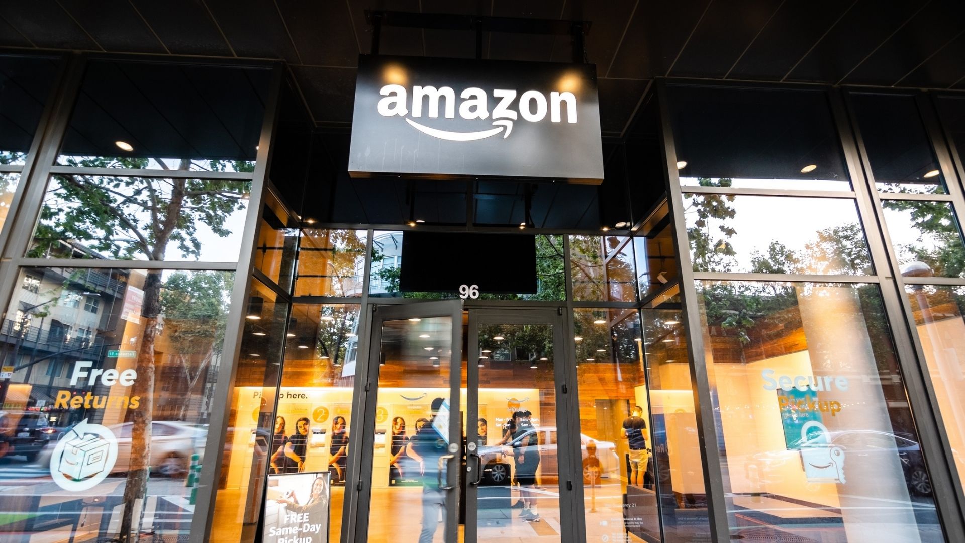 Amazon – Thương mại điện tử khách hàng làm trung tâm