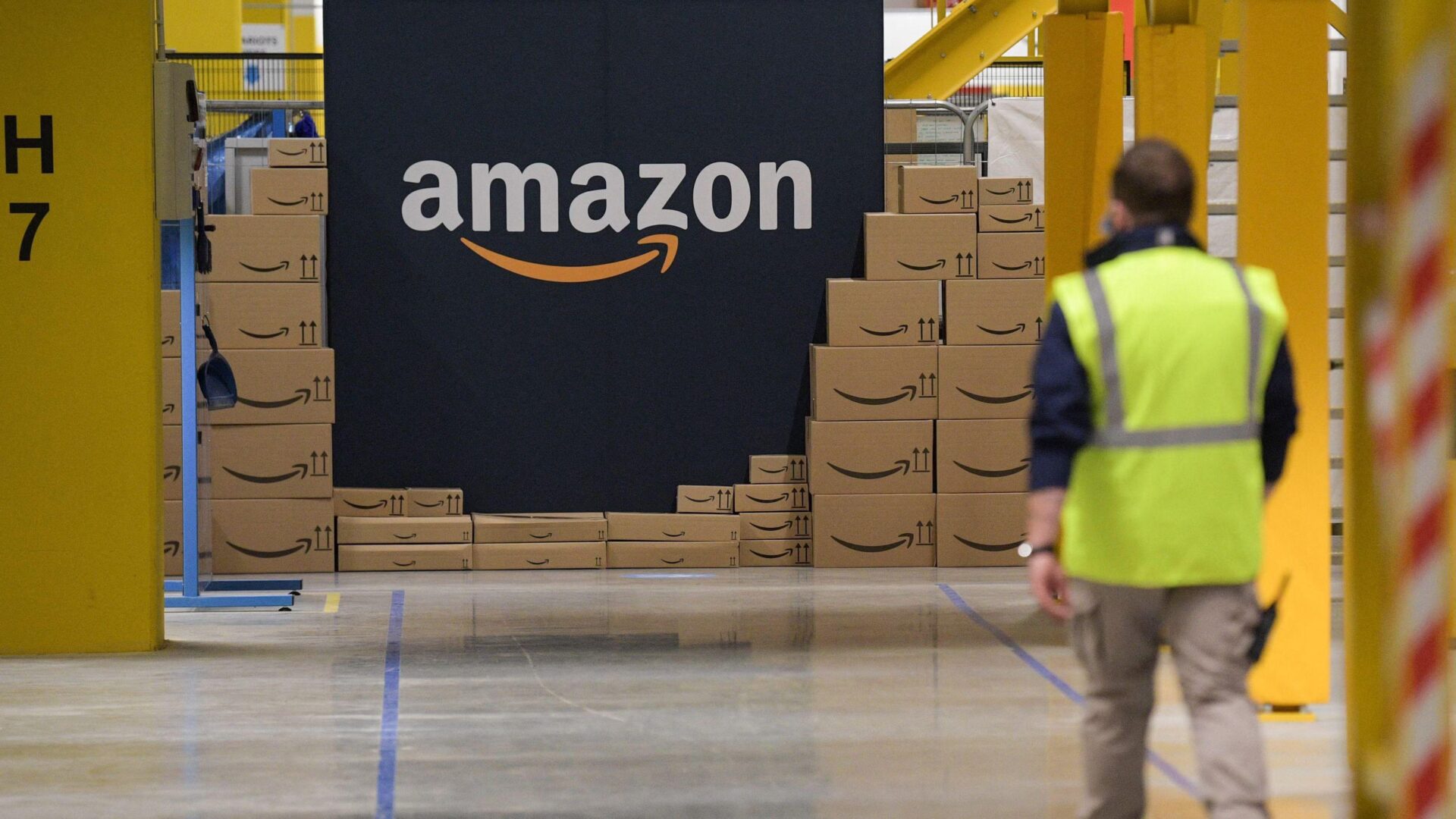 Amazon ch&iacute;nh thức đăng quang ng&ocirc;i vị thương hiệu c&oacute; gi&aacute; trị nhất thế giới năm 2023, với gi&aacute; trị ước t&iacute;nh l&agrave; 299,28 tỷ USD.