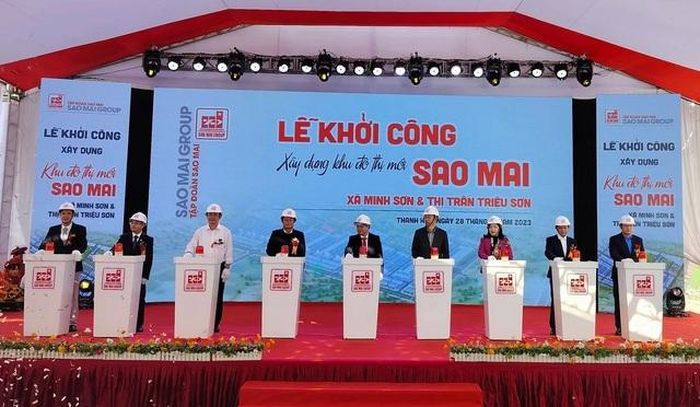 Các đại biểu thực hiện các nghi thức khởi công 