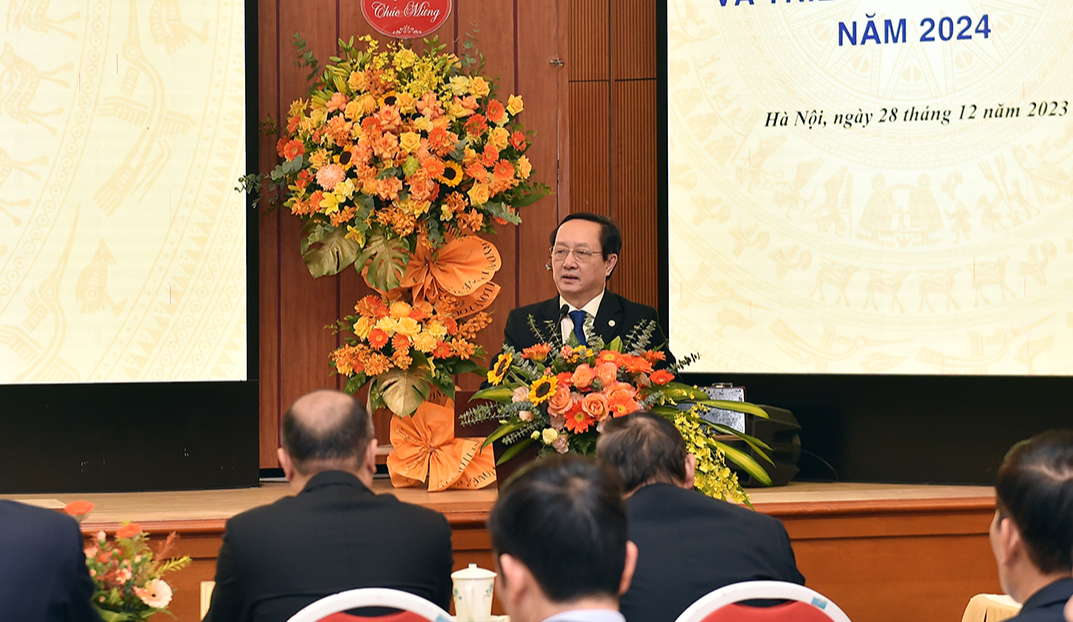 Bộ  trưởng Huỳnh Thành Đạt: Bộ sẽ tham mưu với Chính phủ tạo môi trường và điều kiện tốt hơn nữa cho hoạt động nghiên cứu khoa học, phát triển công nghệ và đổi mới sáng tạo, từ đó, động viên đội ngũ cán bộ khoa học công nghệ kiên trì theo đuổi giấc mơ lớn và niềm đam mê khoa học, vượt lên các khó khăn, thách thức.