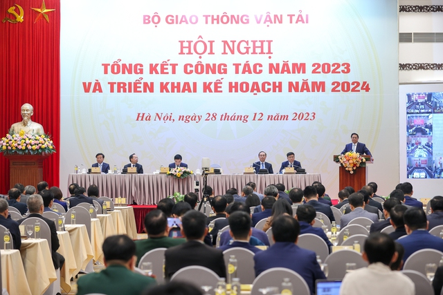 Thủ tướng biểu dương tinh thần làm việc hăng say, xuyên lễ, xuyên Tết, chỉ trong nửa nhiệm kỳ đầu đã hoàn thành trên 730km đường cao tốc.
