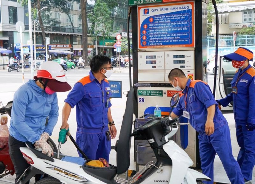 Giá xăng E5RON92 giảm 13 đồng/lít, xăng RON95-III tăng 3 đồng/lít từ chiều ngày 28/12/2023.