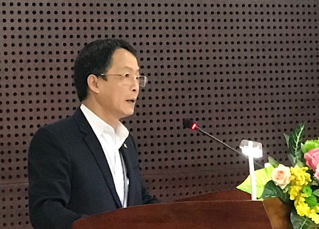 Cục trưởng Cục Thống kê Đà Nẵng Trần Văn Vũ thông tin về tình hình kinh tế-xã hội TP. Đà Nẵng năm 2023 tại buổi họp báo cuối năm. Ảnh Ngô Anh Văn