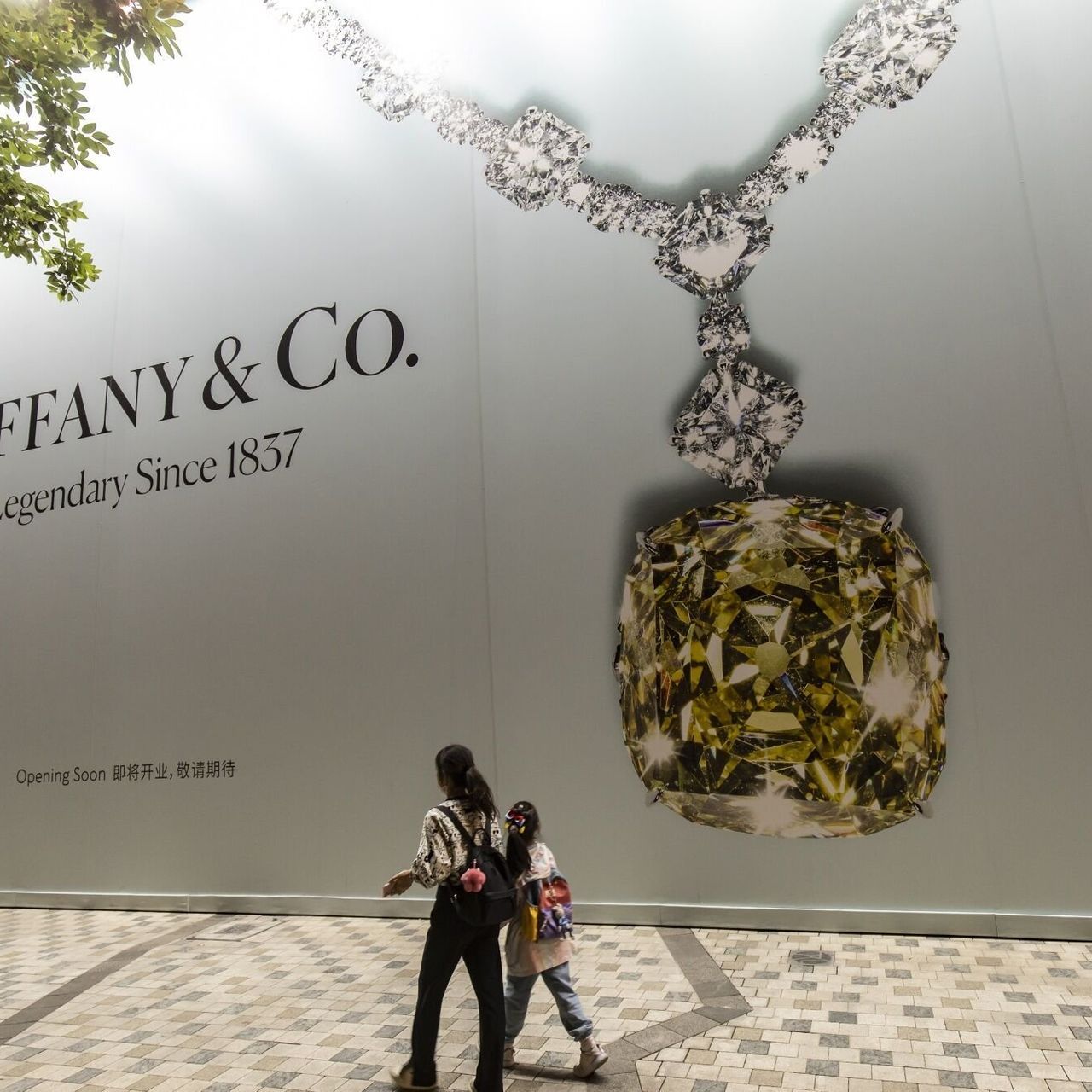 Để &ldquo;vượt b&atilde;o&rdquo; trong năm 2024, c&aacute;c chuy&ecirc;n gia cho rằng mỗi thương hiệu cần đầu tư đ&aacute;ng kể v&agrave; nhất qu&aacute;n v&agrave;o c&acirc;u chuyện v&agrave; văn h&oacute;a thương hiệu.