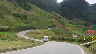 Green light given to construction of Hoa Binh-Moc Chau expressway section