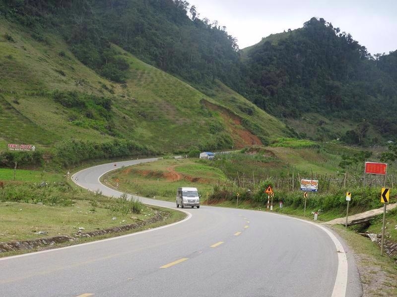 Green light given to construction of Hoa Binh-Moc Chau expressway section