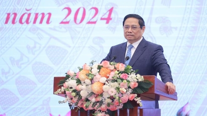 PM sets target of welcoming 18 million foreign tourists this year