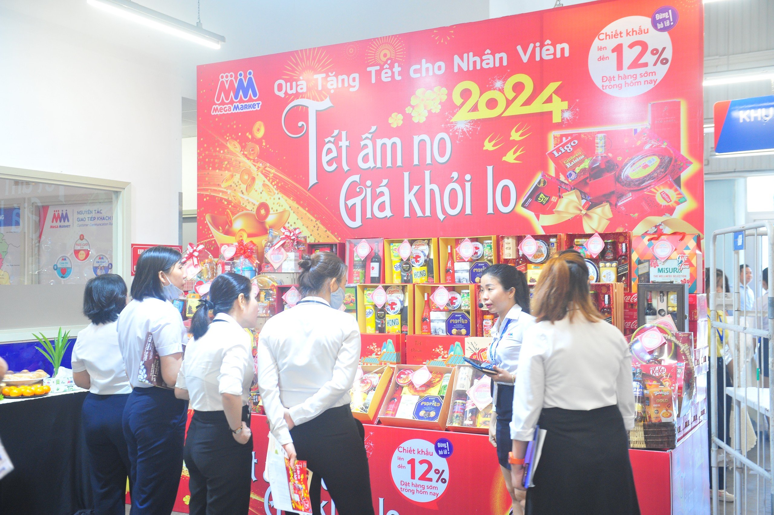 Với việc chuẩn bị sớm c&ugrave;ng khuyến m&atilde;i s&acirc;u, c&aacute;c doanh nghiệp sản xuất, ph&acirc;n phối kỳ vọng sức mua giỏ qu&agrave; Tết năm nay sẽ khả quan.