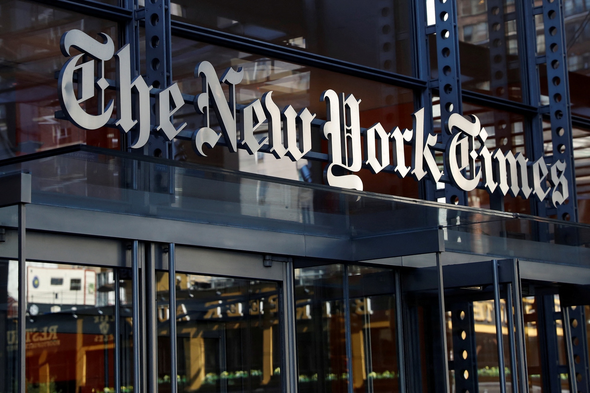 New York Times kiện OpenAI và Microsoft vi phạm bản quyền