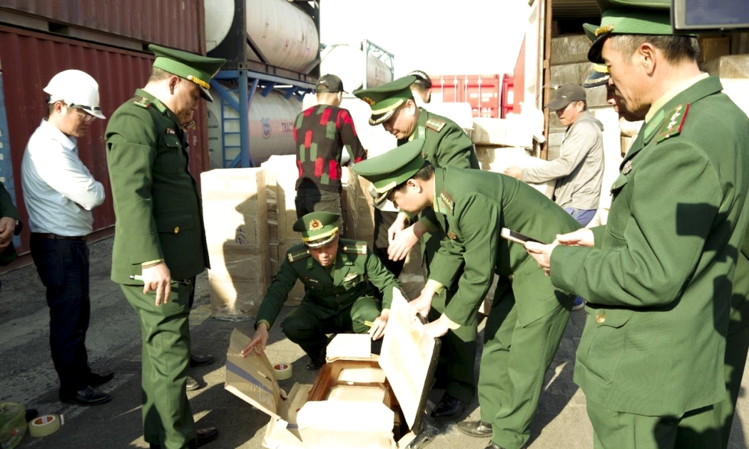 Biên phòng Hải Phòng kiểm tra hàng hóa