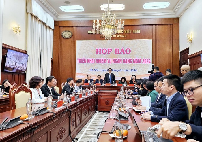 Ph&oacute; Thống đốc Đ&agrave;o Minh T&uacute; chủ tr&igrave; họp b&aacute;o s&aacute;ng 3/1/2024.