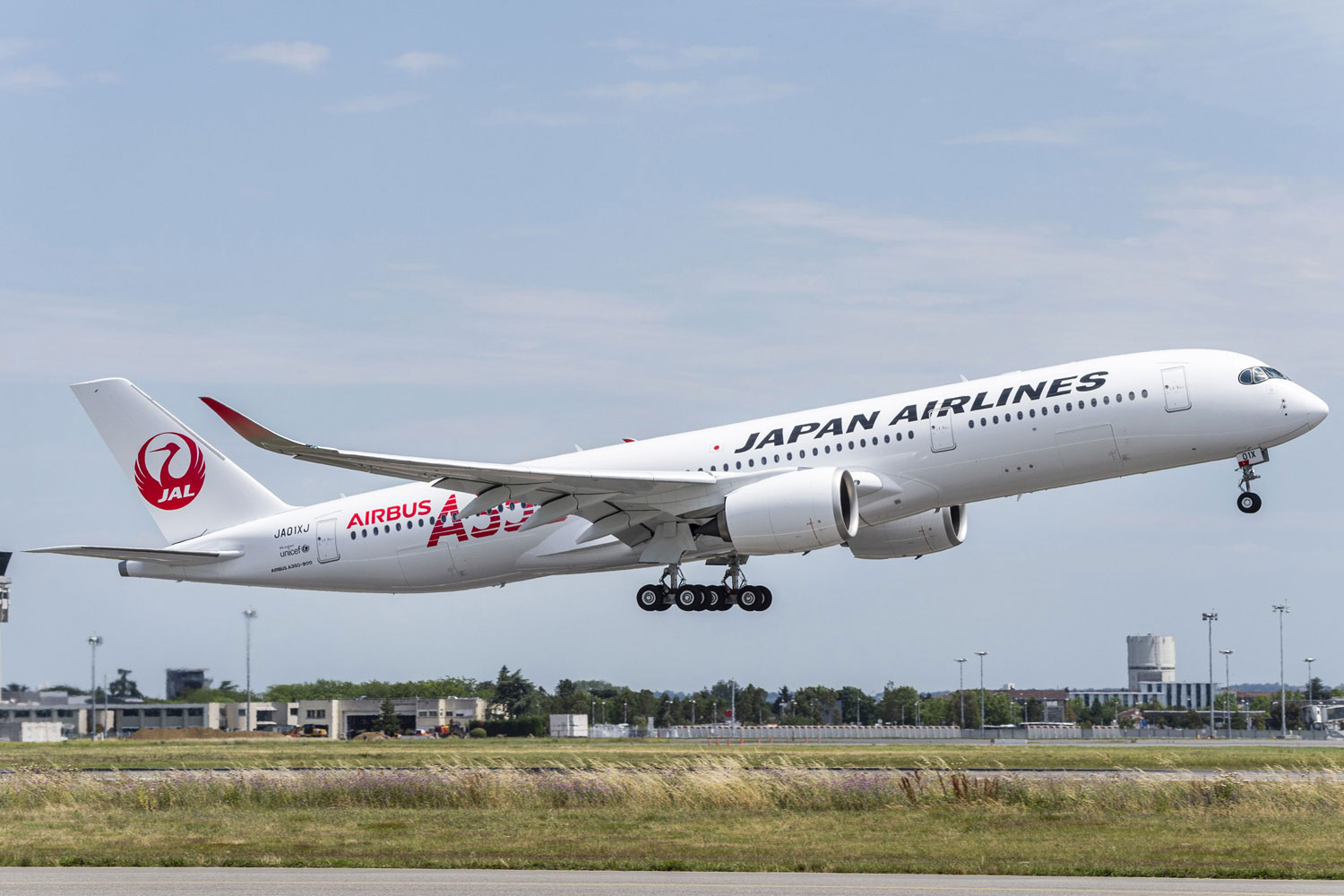 Theo hãng sản xuất Airbus, dòng máy bay A350 sử dụng 