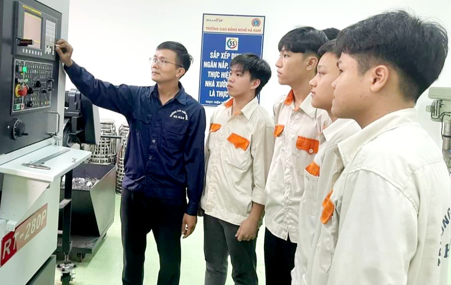 Đ&agrave;o tạo thực h&agrave;nh cho sinh vi&ecirc;n. Ảnh - Tổng cục Gi&aacute;o dục nghề nghiệp.