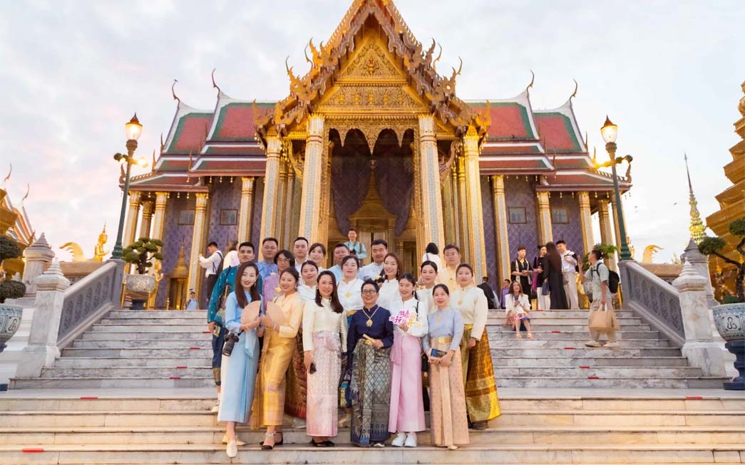 Tổng cục Du lịch Th&aacute;i Lan vừa ch&agrave;o đ&oacute;n 93 người c&oacute; ảnh hưởng h&agrave;ng đầu từ Trung Quốc đến trải nghiệm du lịch.