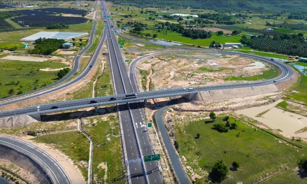 Nút giao kết nối cao tốc Cam Lâm - Vĩnh Hảo và Vĩnh Hảo - Phan Thiết qua huyện Tuy Phong (Bình Thuận).