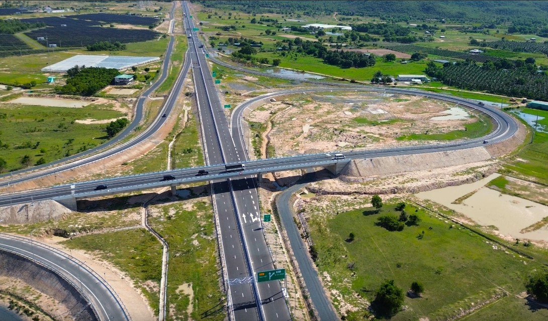 Nút giao kết nối cao tốc Cam Lâm - Vĩnh Hảo và Vĩnh Hảo - Phan Thiết qua huyện Tuy Phong (Bình Thuận).