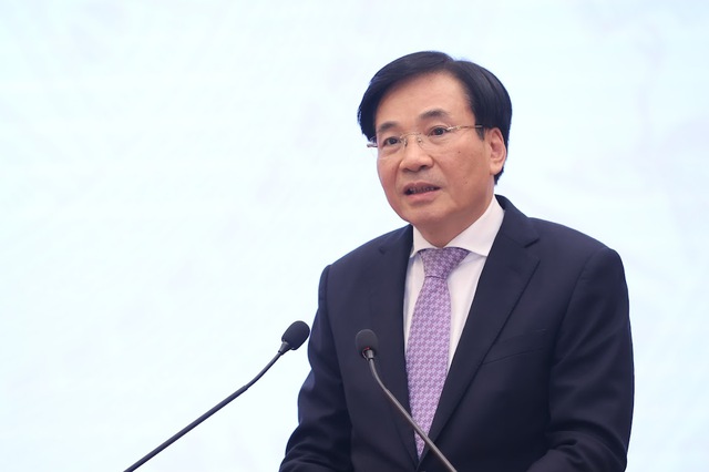 Bộ trưởng Trần Văn Sơn thông tin với báo chí về Hội nghị trực tuyến toàn quốc tổng kết công tác năm 2023, triển khai công tác năm 2024 của Chính phủ và chính quyền địa phương - Ảnh: VGP.