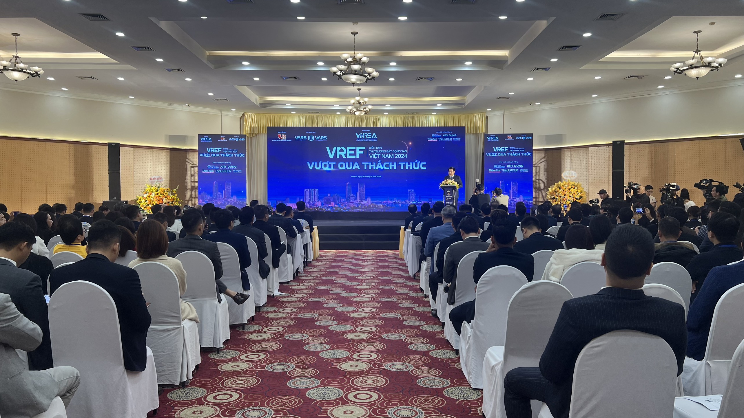 To&agrave;n cảnh &ldquo;Diễn đ&agrave;n thị trường bất động sản Việt Nam 2024 - Vượt qua th&aacute;ch thức&rdquo;