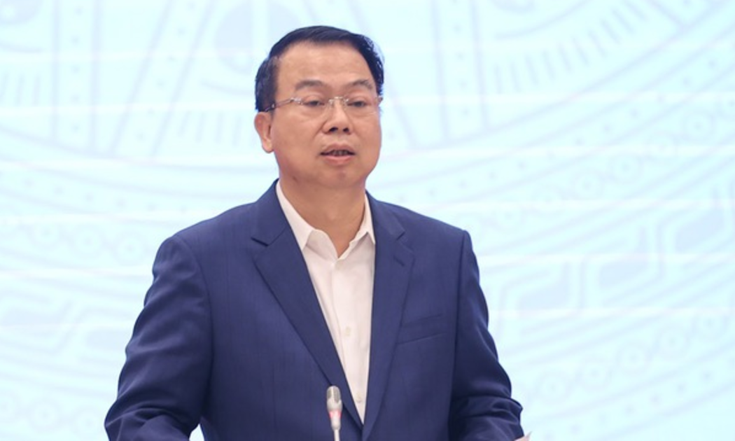 Thứ trưởng Bộ Tài chính Nguyễn Đức Chi trả lời tại Họp báo Chính phủ thường kỳ tháng 12/2023 - Ảnh: VGP