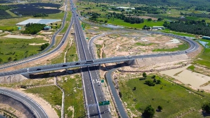 PM calls for new expressway to connect south-central and central highlands