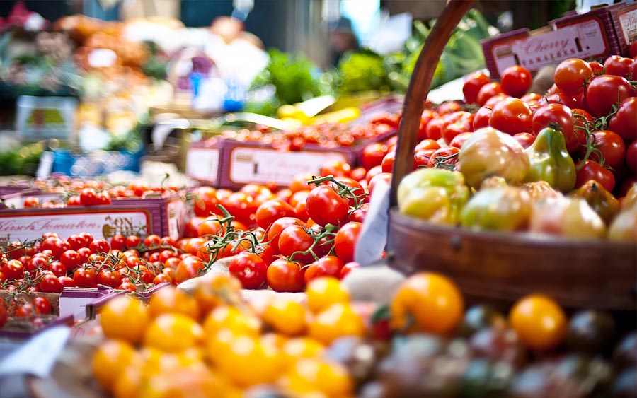 Nguồn cung hàng hóa khá dồi dào nhưng sự phục hồi tổng cầu nền kinh tế còn yếu.