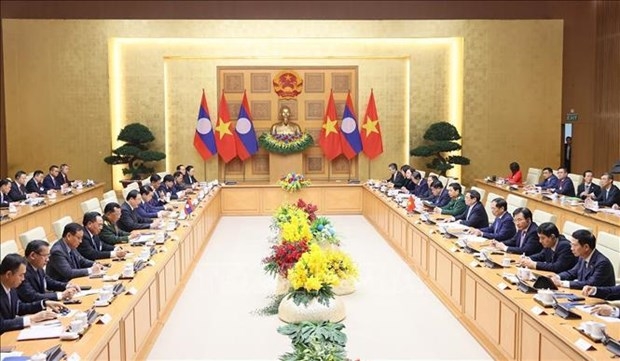 Prime Minister holds talks with his Lao counterpart