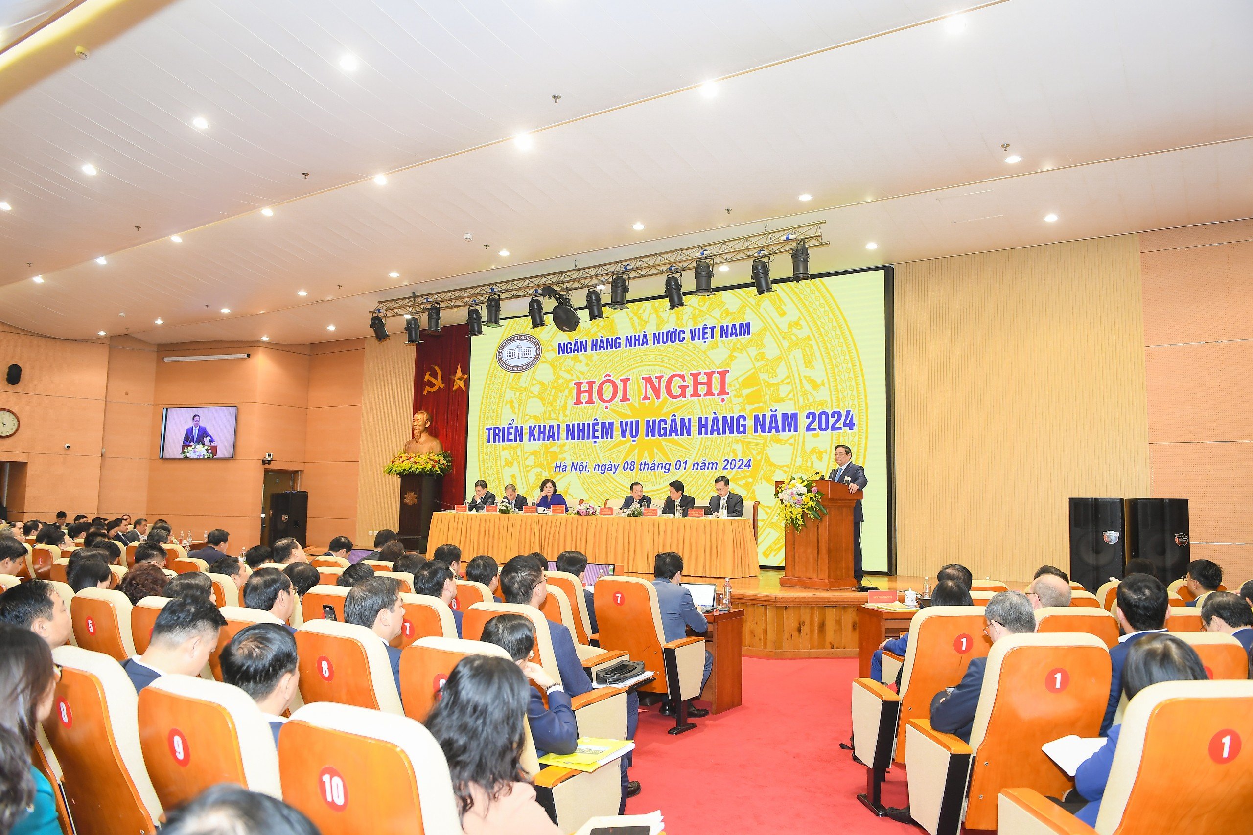Thủ tướng đề nghị ngành ngân hàng nghiên cứu chính sách tín dụng cho các lĩnh vực ưu tiên, mới nổi. 