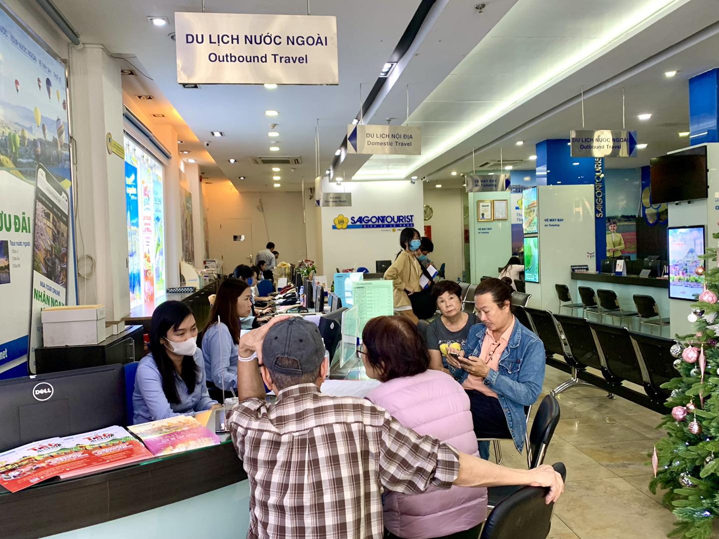 Rất nhiều tour nước ngoài đang được lấp đầy, nhất là các tour đường xa, trong khi các tour nội địa vẫn đang chờ khách. 