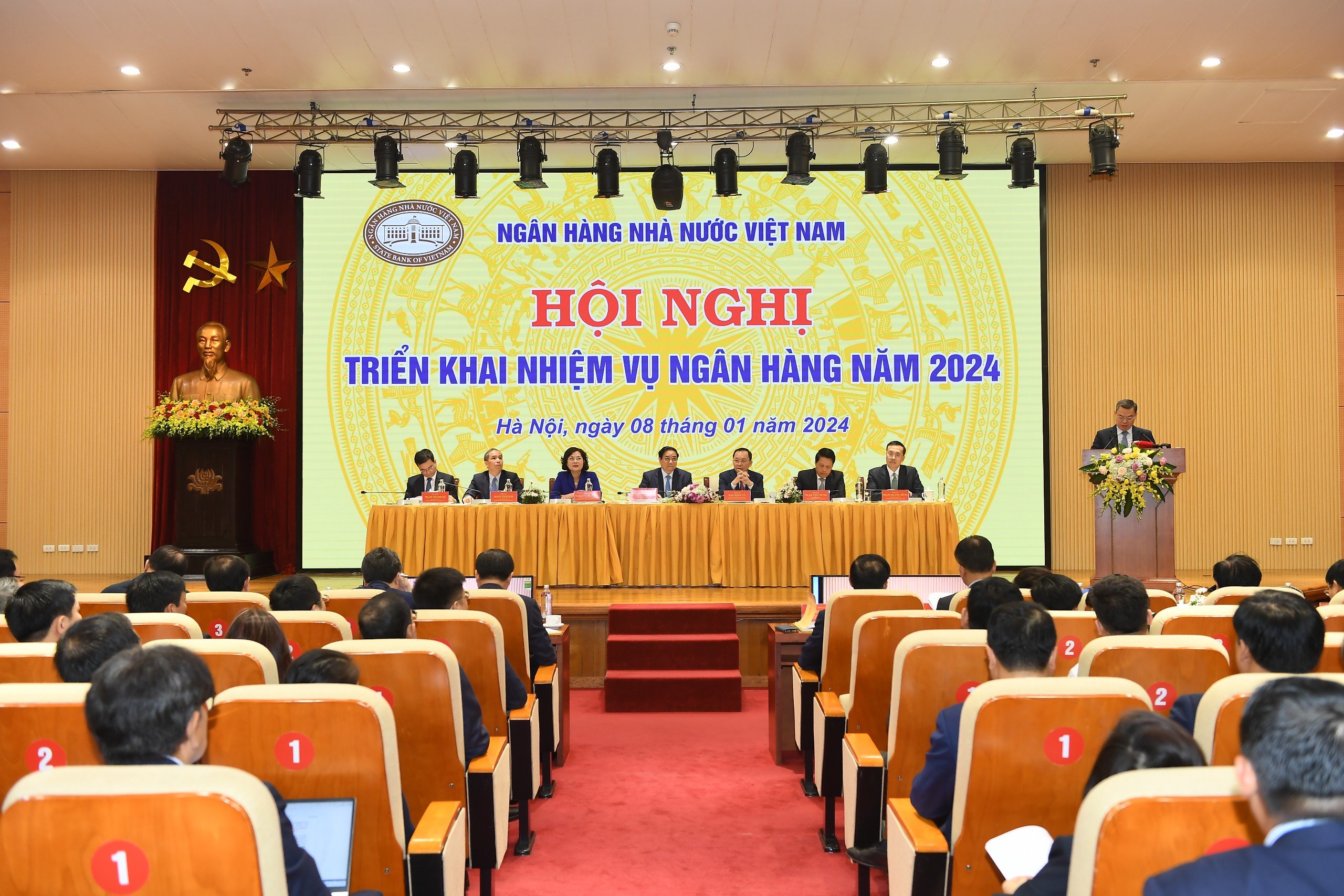 Thủ tướng chủ trì hội nghị triển khai nhiệm vụ năm 2024 của ngành ngân hàng.