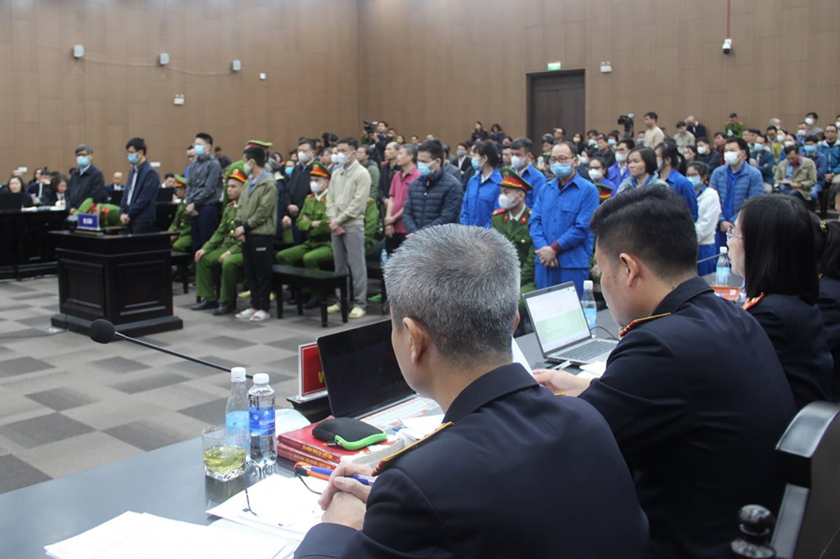 Các bị cáo nghe luận tội sáng 8/1.