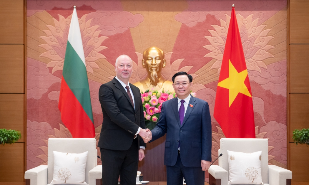 Chủ tịch Quốc hội Vương Đình Huệ và Chủ tịch Quốc hội Cộng hòa Bulgaria Rossen Dimitrov Jeliazkov - Ảnh: Quochoi.vn