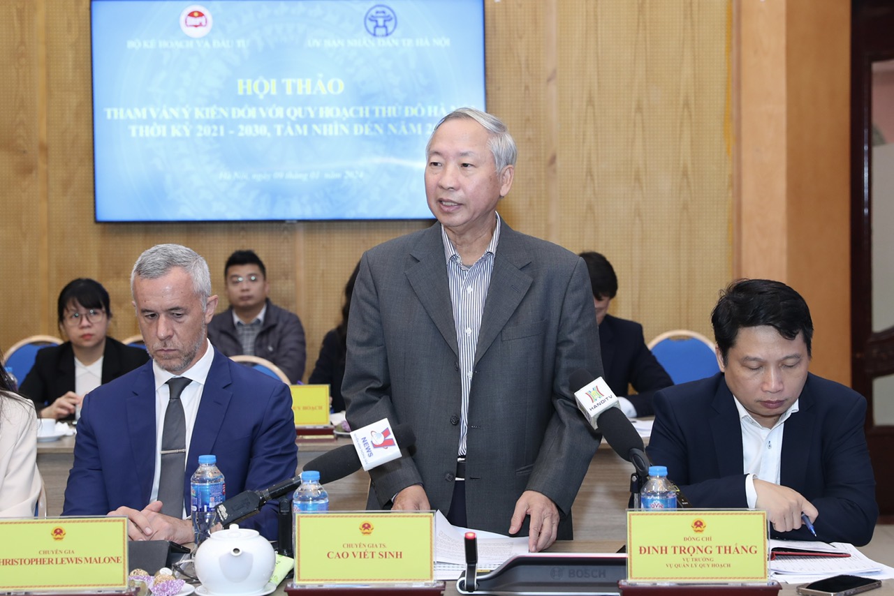 C&aacute;c đại biểu đ&oacute;ng g&oacute;p &yacute; kiến cho x&acirc;y dựng Quy hoạch Thủ đ&ocirc; H&agrave; Nội.