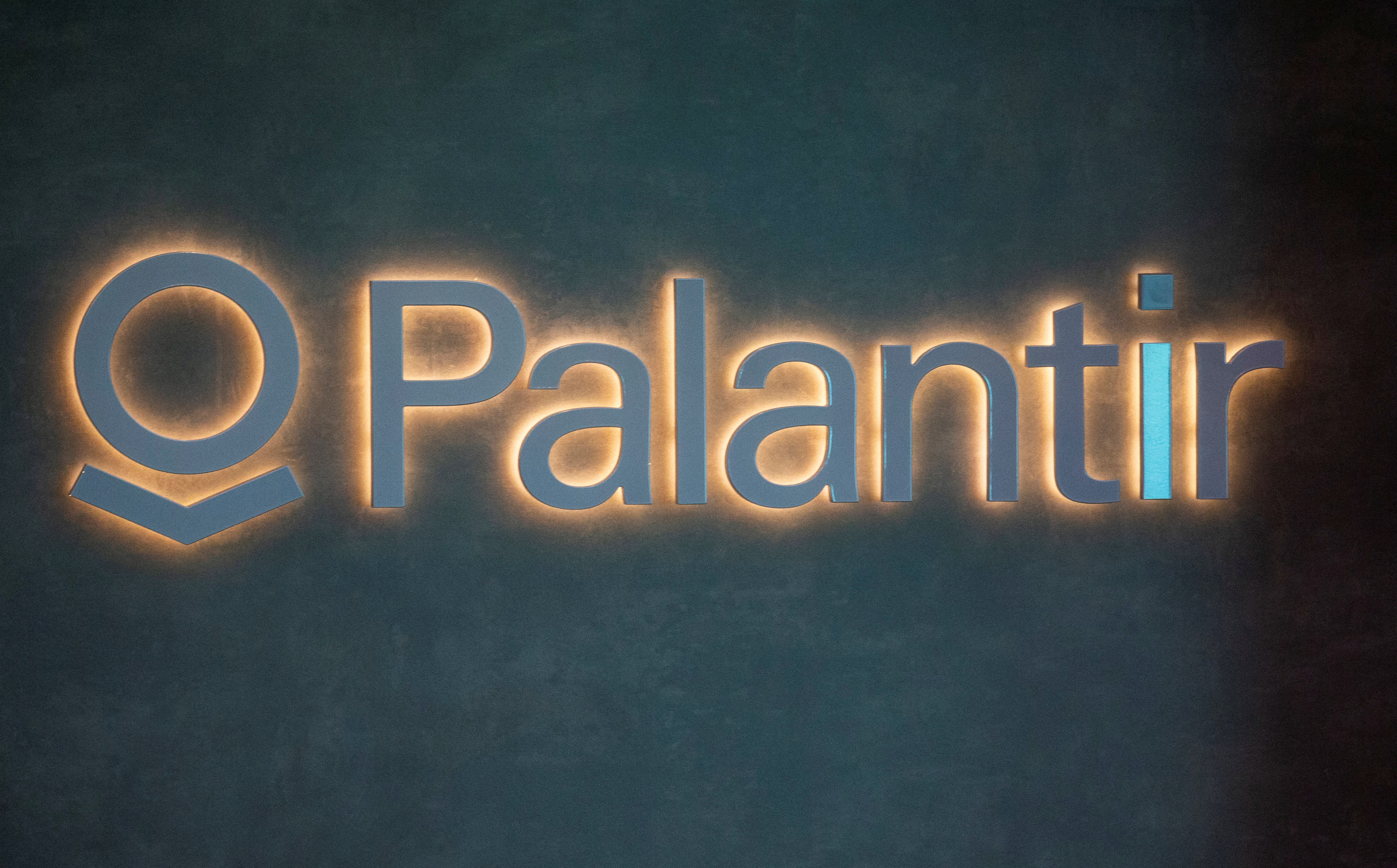 Palantir lọt v&agrave;o top 5 với tư c&aacute;ch l&agrave; một c&ocirc;ng ty được y&ecirc;u th&iacute;ch kh&aacute;c tr&ecirc;n Street về AI, khi c&ocirc;ng ty tăng tốc ph&aacute;t triển Nền tảng tr&iacute; tuệ nh&acirc;n tạo (AIP).&nbsp; &nbsp;