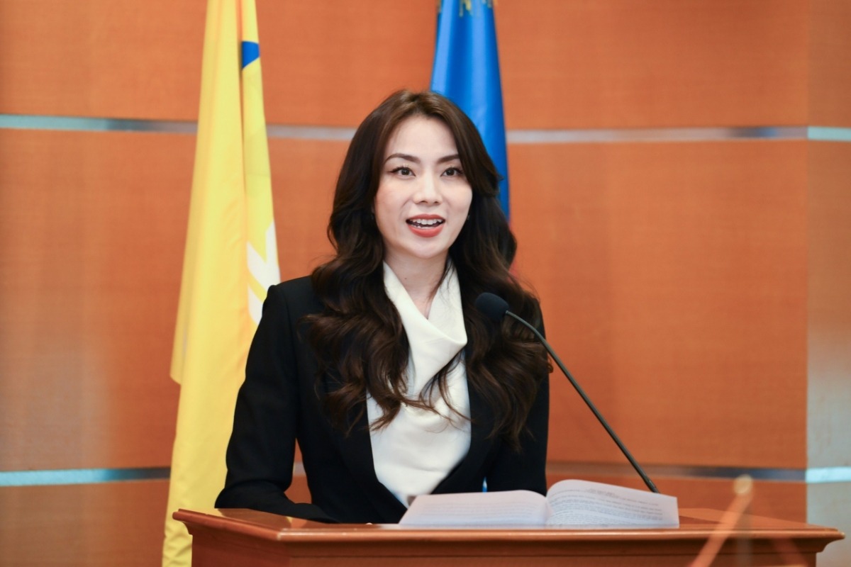 Ph&oacute; Gi&aacute;m đốc Ng&acirc;n h&agrave;ng số PVcomBank &ndash; b&agrave; H&agrave; Thị Thu Trang ph&aacute;t biểu tại sự kiện.
