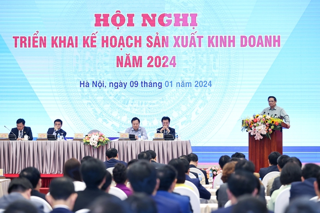 Thủ tướng gợi ý, nguồn lực bắt nguồn từ tư duy, động lực bắt nguồn từ sự đổi mới, sức mạnh bắt nguồn từ nhân dân, do đó, phải huy động hợp tác công tư - Ảnh: VGP.