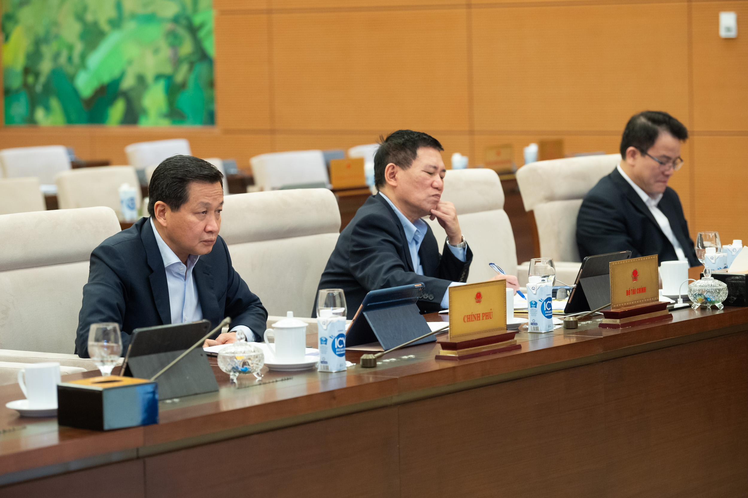Các đại biểu khách mời tham dự phiên họp. Ảnh: Quốc hội