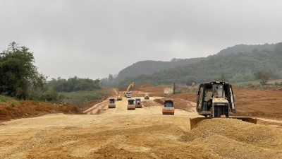 PM seeks measures to ensure supply of construction materials for transport projects
